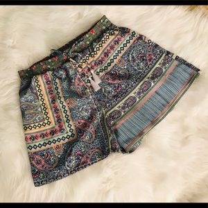 Amy Byer elastic waist shorts